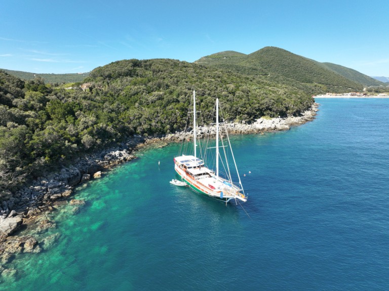 Ein Custom Made Sadri Usta 1 mieten in Tivat