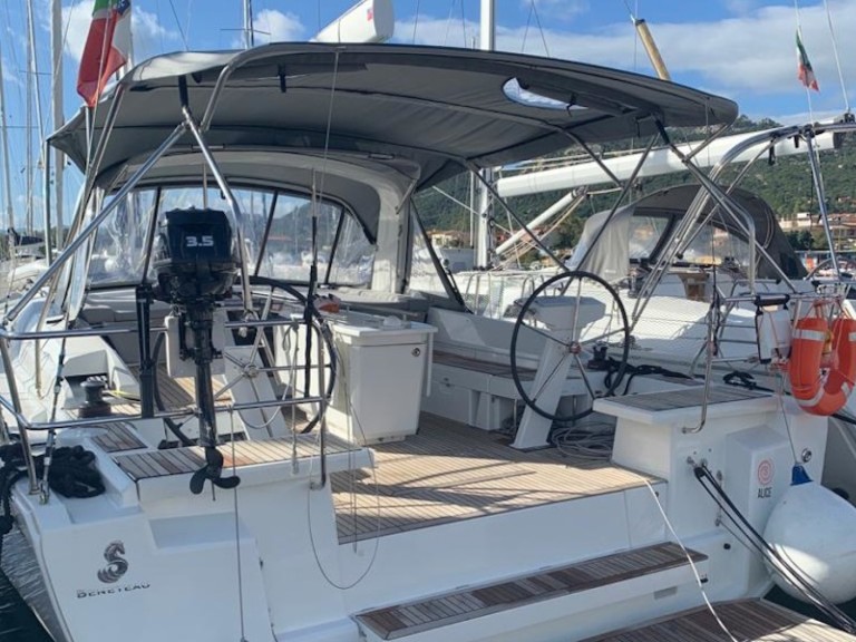 YachtCharter in Cannigione di Arzachena - Bénéteau Oceanis 46.1 auf SamBoat