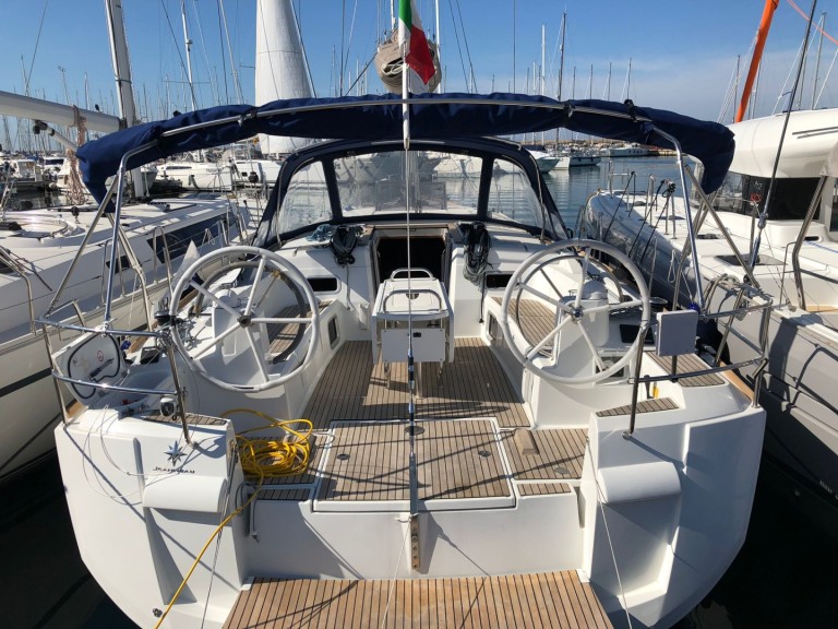YachtCharter in Cannigione di Arzachena - Jeanneau Sun Odyssey 519 auf SamBoat