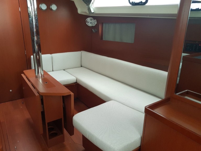 YachtCharter in Puntone - Bénéteau Oceanis 41.1 auf SamBoat