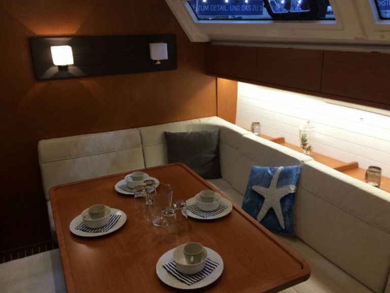 Bavaria Cruiser 46 mieten Puntone