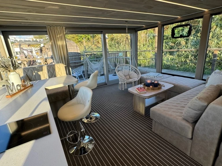 Ein Luxboot Luxboot mieten in Buchholz