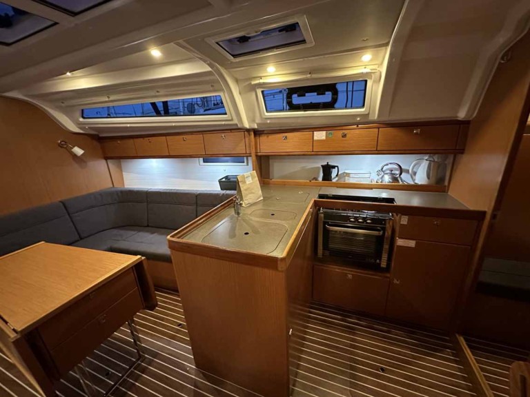Ein Bavaria Cruiser 37 mieten in Jezera