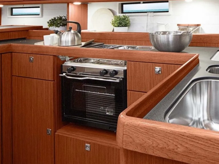 Ein Bavaria Cruiser 51 mieten in Álimos