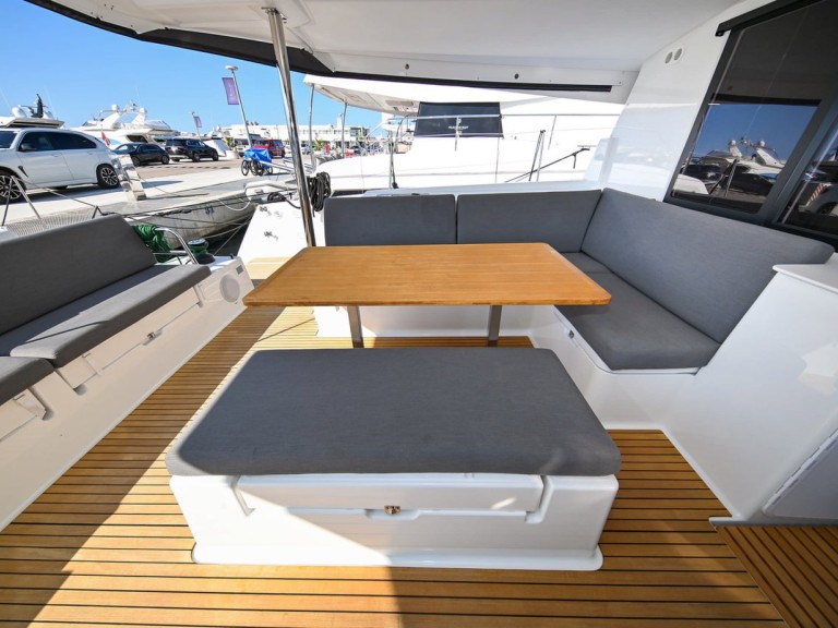 Katamaran mit oder ohne Skipper Fountaine Pajot mieten in Sukošan