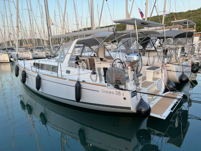 Boot mieten Pula günstig Oceanis 38.1