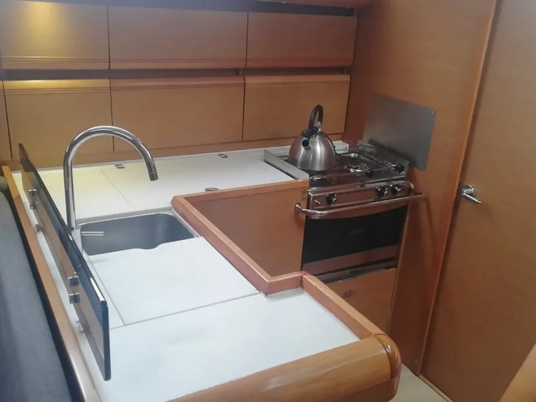 Ein Jeanneau Sun Odyssey 439 mieten in Volos