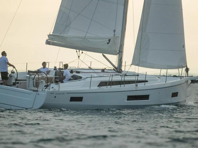 Ein Bénéteau Oceanis 40.1 mieten in Pomer
