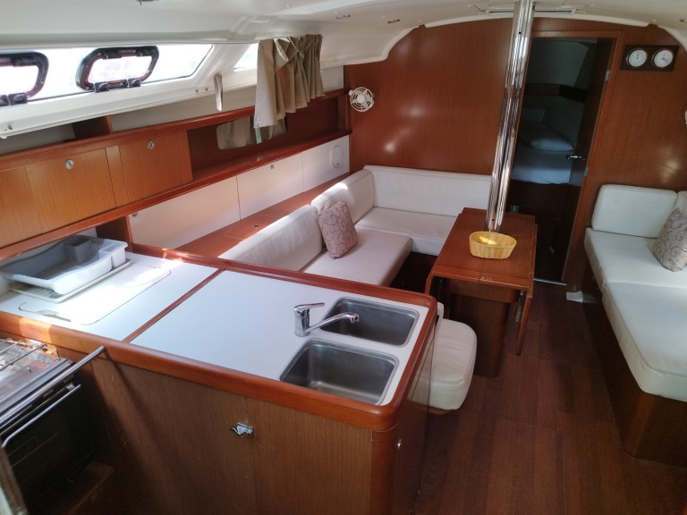 Bénéteau Oceanis 37 mieten Néa Péramos