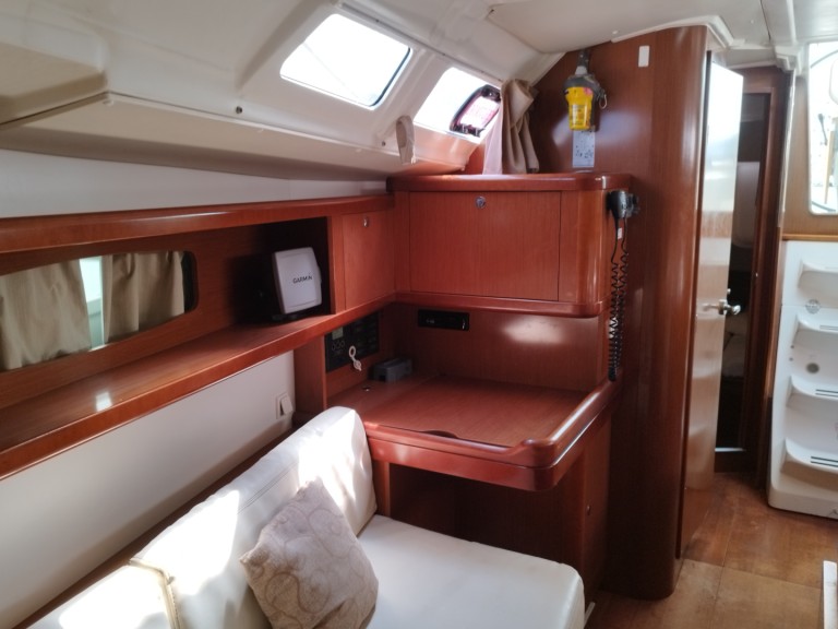 Bootsverleih Bénéteau Oceanis 37 Néa Péramos Samboat