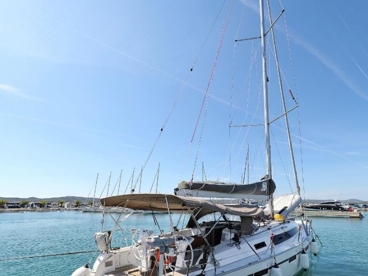 Bavaria Cruiser 41S mieten Murter-Kornati