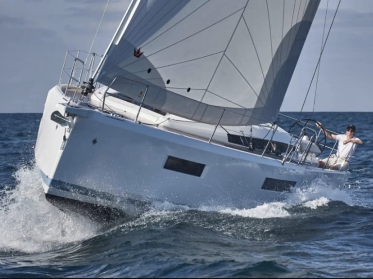 YachtCharter in Drage - Jeanneau Sun Odyssey 440 auf SamBoat