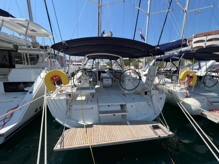Ein Bénéteau Oceanis 41.1 mieten in Šibenik