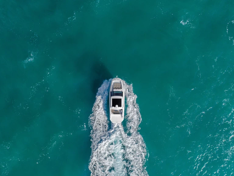 Ein Sea Ray Sundancer 320 mieten in Ayia Napa