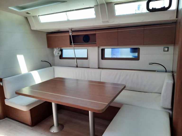 YachtCharter in Furnari - Bénéteau Oceanis 51.1 auf SamBoat