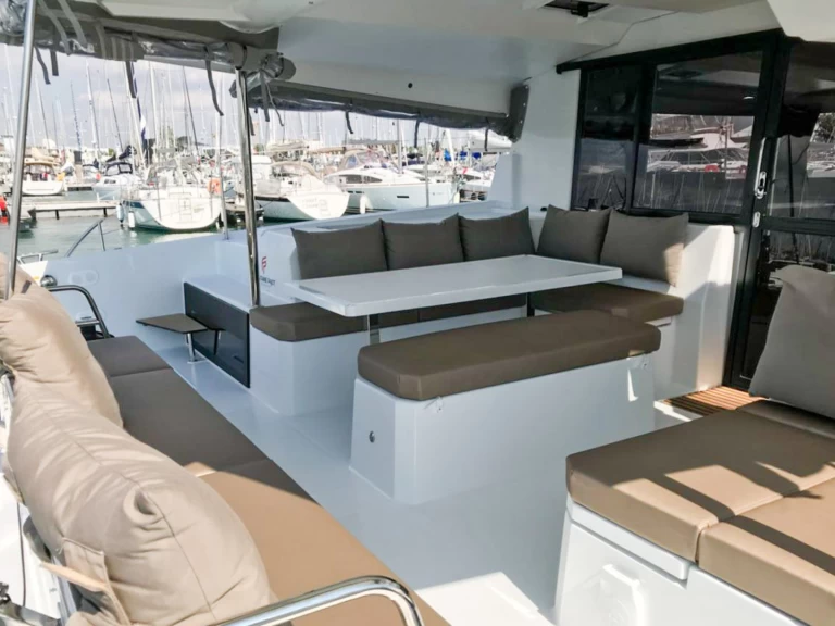 Katamaran mit oder ohne Skipper Fountaine Pajot mieten in Tivat