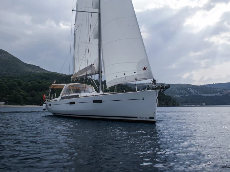 Ein Bénéteau Oceanis 45 mieten in Tivat
