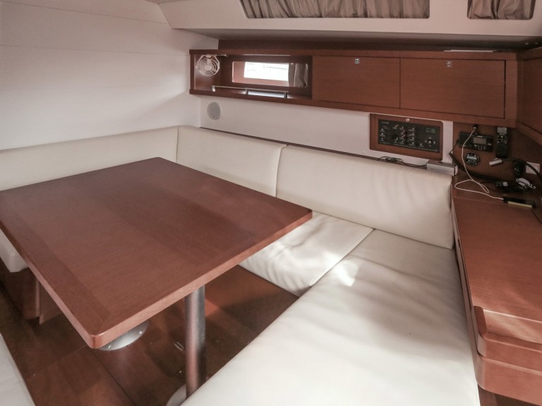 Bénéteau Oceanis 45 mieten Tivat