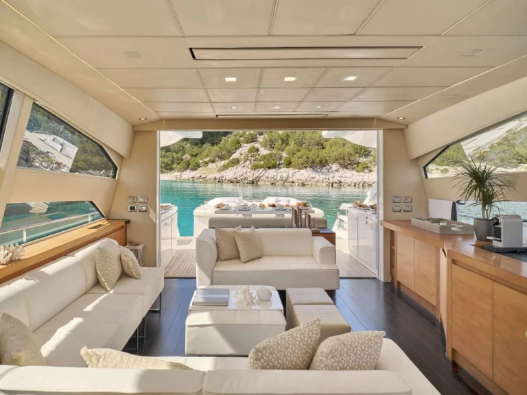 Ein Pershing FOR EVER mieten in Athen