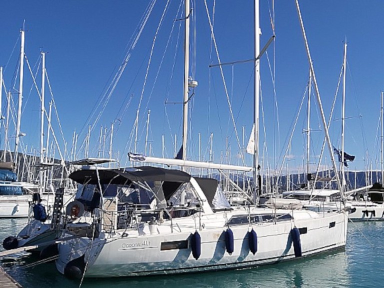 Ein Bénéteau Oceanis 41.1 mieten in Lefkáda