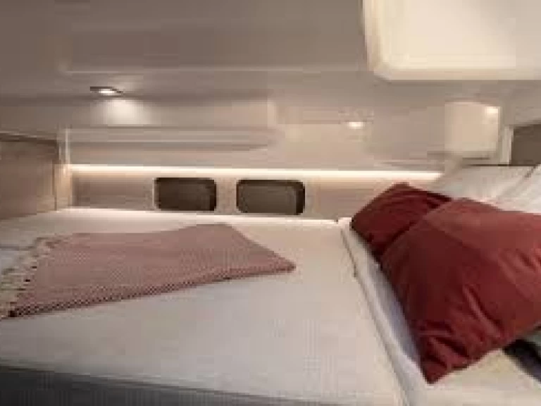 Ein Jeanneau Cap Camarat 9.0 WA mieten in Makarska