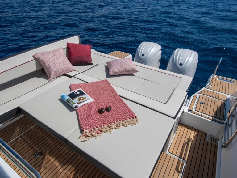 Bootsverleih Jeanneau Cap Camarat 9.0 WA Makarska Samboat