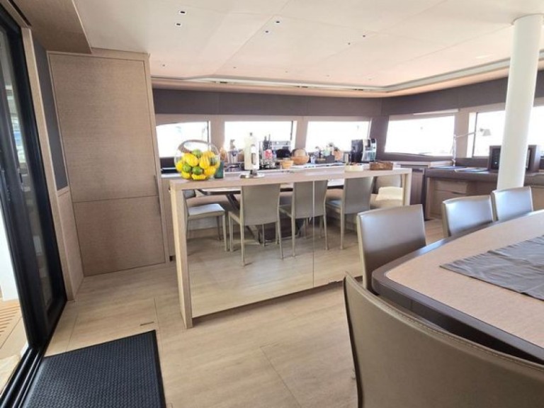 YachtCharter in Ciutadella de Menorca - Lagoon Lagoon Sixty 5 auf SamBoat