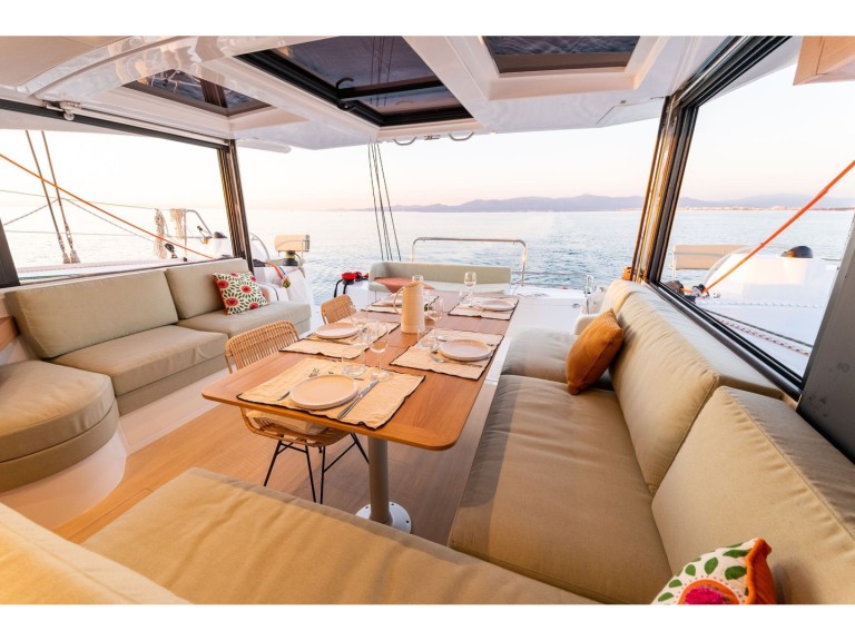 Katamaran mit oder ohne Skipper Bali Catamarans mieten in Furnari