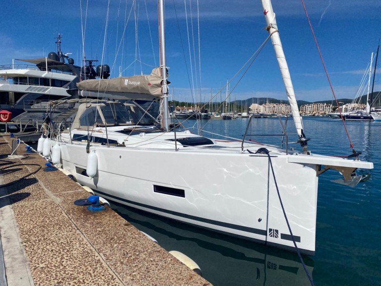 Ein Dufour Dufour 390 Grand Large mieten in Bormes-les-Mimosas