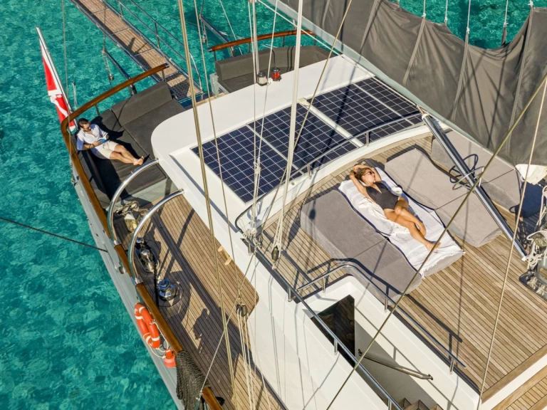 Custom Made Virtuoso mieten Lavrion