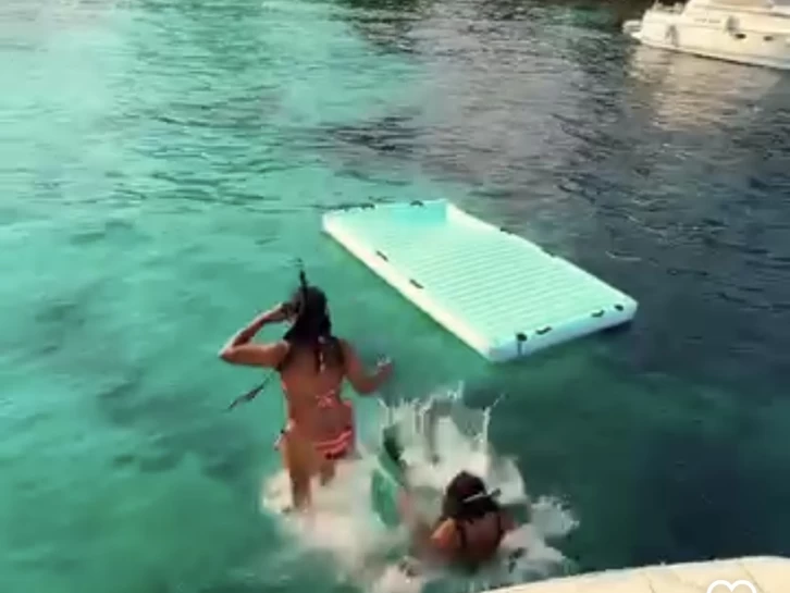 Ein Four Winns Sundowner 285 mieten in Cannes