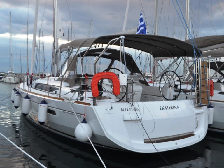 YachtCharter in Kallithea - Jeanneau Sun Odyssey 519 auf SamBoat