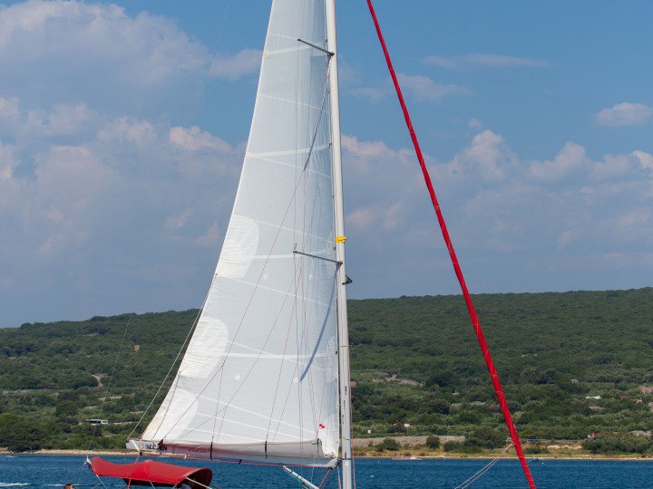 Ein Elan Elan 350 Performance mieten in Punat