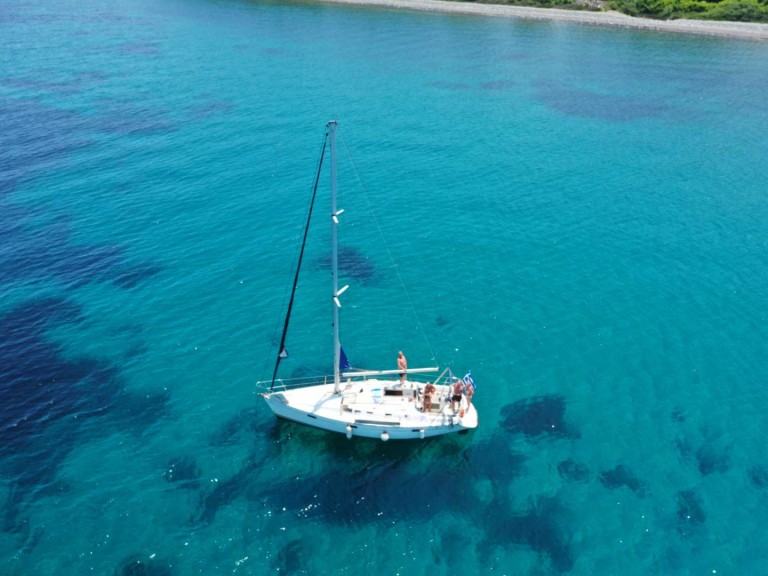 YachtCharter in Nikiána - Bénéteau Oceanis 37 auf SamBoat