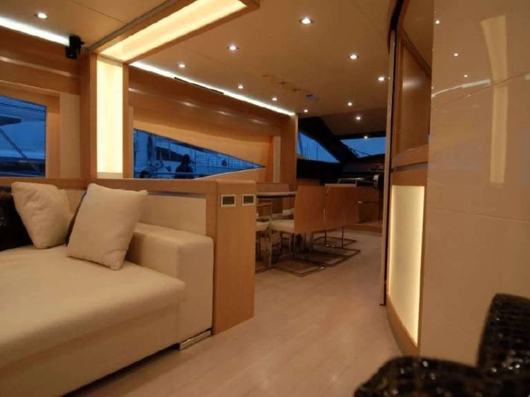 Ein Dominator-Shipyard Dominator 780S Deluxe mieten in Álimos