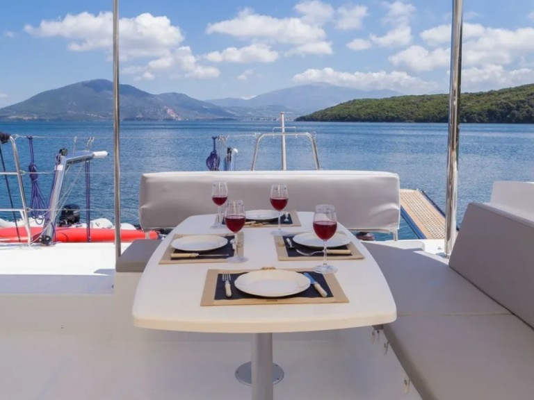 Lagoon Lagoon 450 F mieten Nikiána