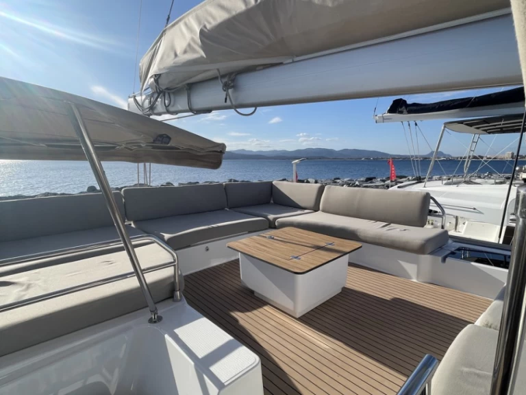YachtCharter in Saint-Raphaël - Fountaine Pajot Aura 51 auf SamBoat