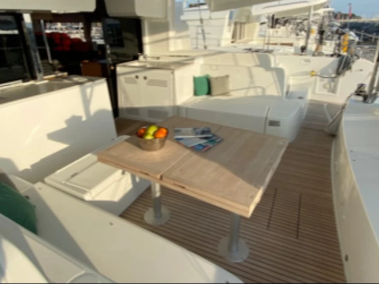 Ein Lagoon Lagoon 46 mieten in Saint-Raphaël