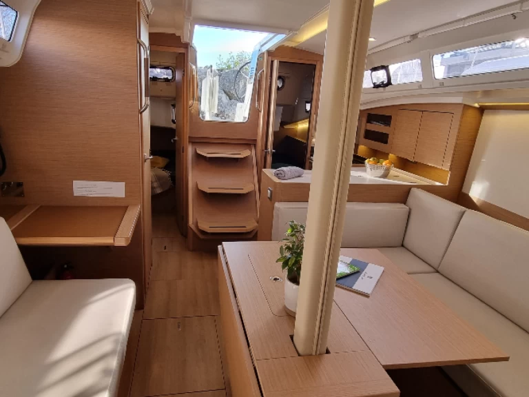 Ein Jeanneau Sun Odyssey 380 mieten in Golfe-Juan