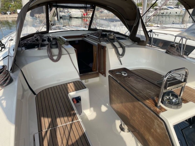 Ein Bavaria Cruiser 46 mieten in Álimos