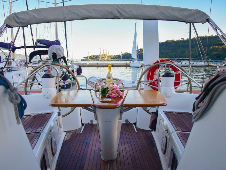 Jeanneau Sun Odyssey 42i mieten Fezzano