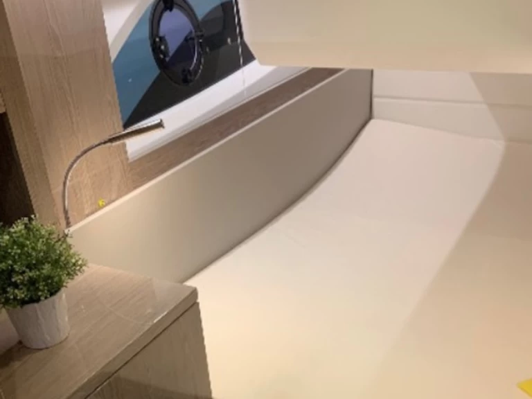 YachtCharter in Pula - Sealine Sealine C390 auf SamBoat