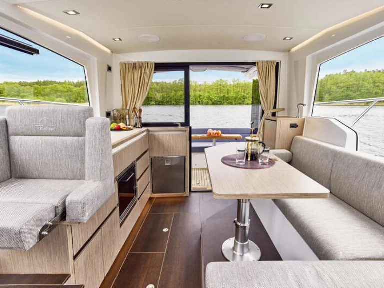 Vermietung Motorboot Sealine mit Führerschein