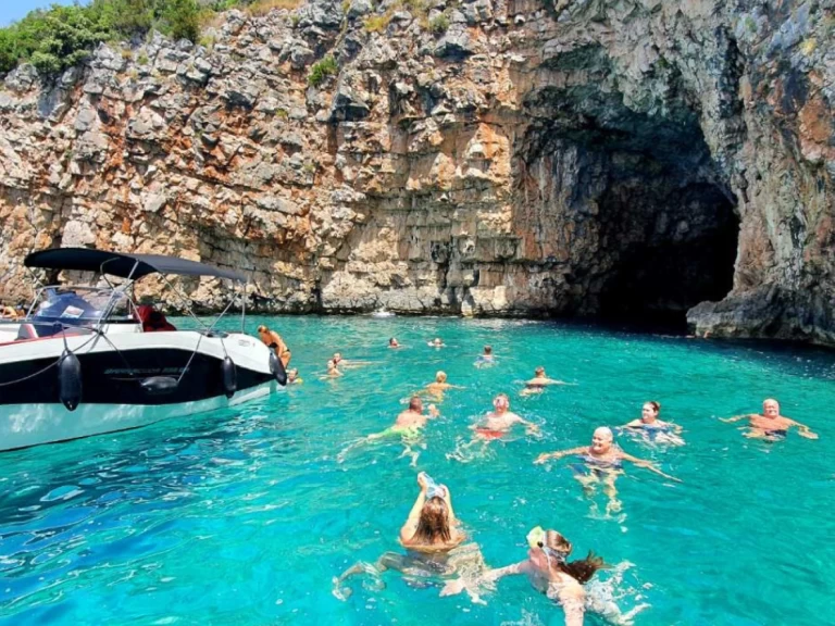 Okiboats Barracuda 545 Open mieten Kotor