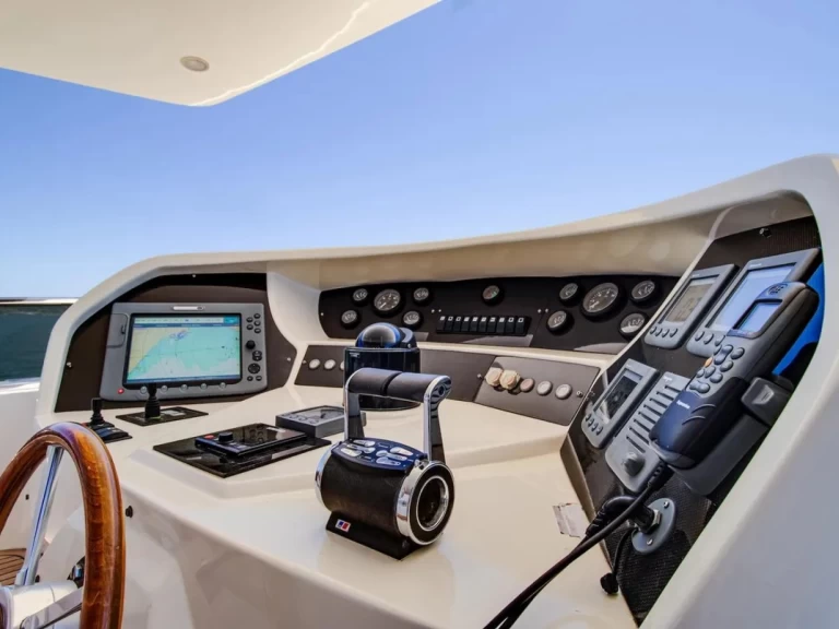 Ein Bavaria BMB 30 Sport mieten in City of Cape Town