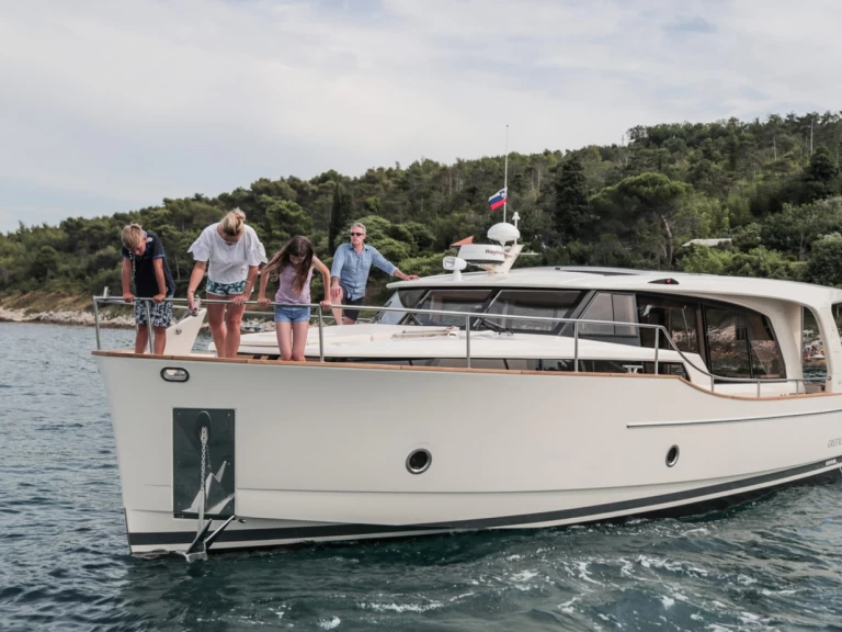 Yacht mit oder ohne Skipper Greenline Yachts mieten in Pula