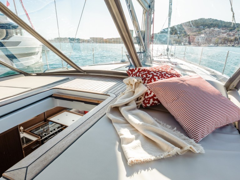 YachtCharter in Seget Donji - Bénéteau Oceanis Yacht 54 auf SamBoat