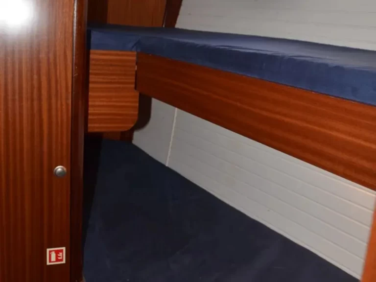 Ein Delphia Delphia 47-Ice mieten in Longyearbyen