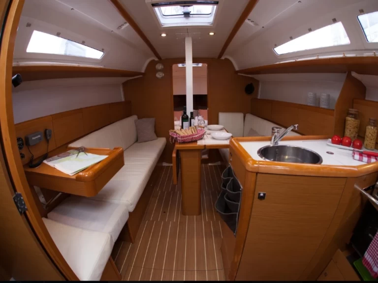 Ein Jeanneau Jeanneau Sun Odyssey 33i mieten in Kallithea