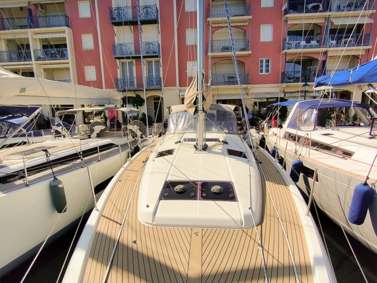 Ein Jeanneau Sun Odyssey 440 mieten in Port Grimaud